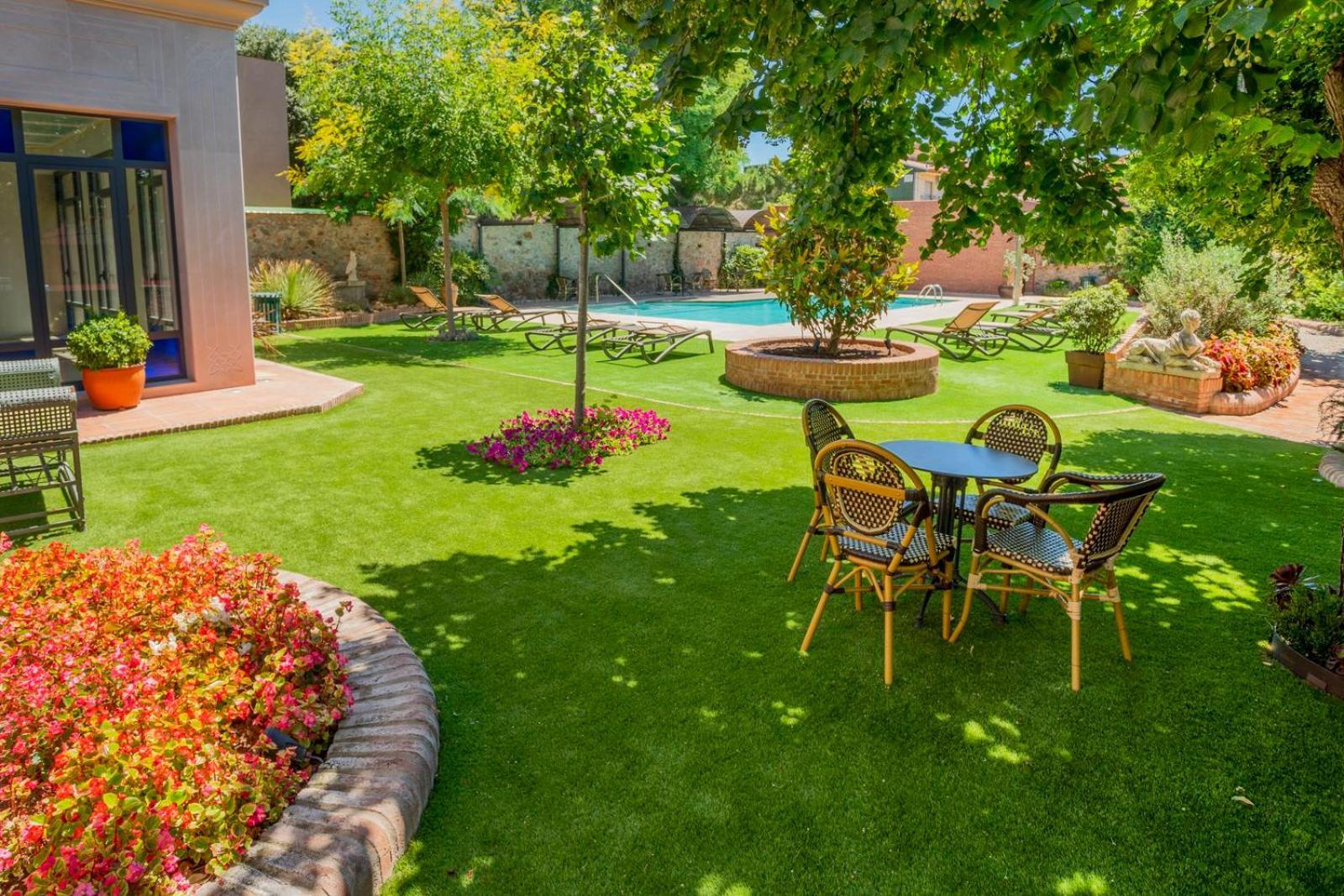 Apartaments Suites Sant Jordi Монбріо-дель-Камп Екстер'єр фото