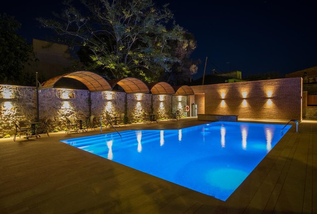 Apartaments Suites Sant Jordi Монбріо-дель-Камп Екстер'єр фото