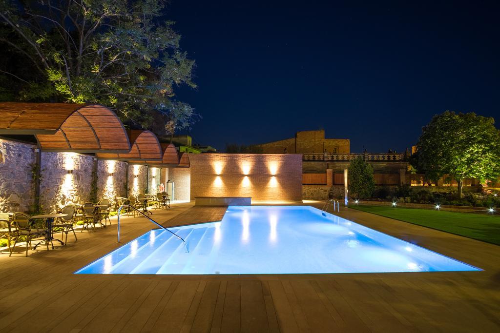 Apartaments Suites Sant Jordi Монбріо-дель-Камп Екстер'єр фото