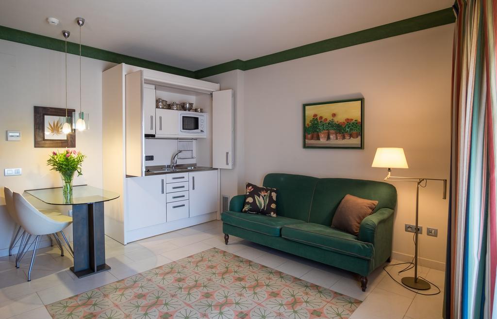 Apartaments Suites Sant Jordi Монбріо-дель-Камп Екстер'єр фото