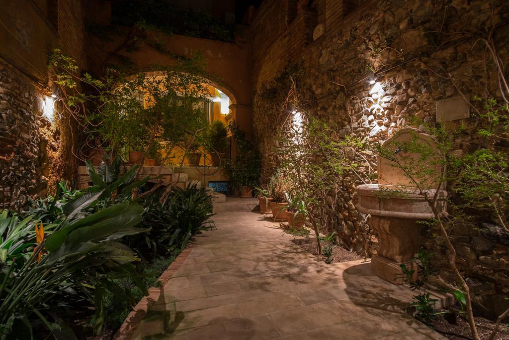 Apartaments Suites Sant Jordi Монбріо-дель-Камп Екстер'єр фото