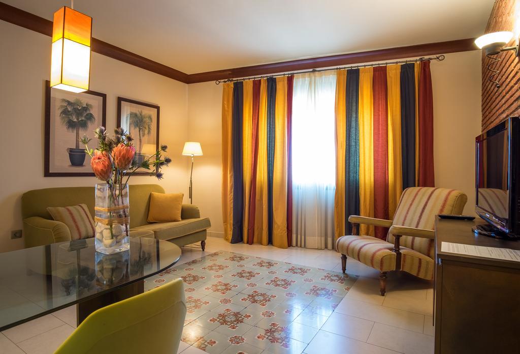 Apartaments Suites Sant Jordi Монбріо-дель-Камп Екстер'єр фото