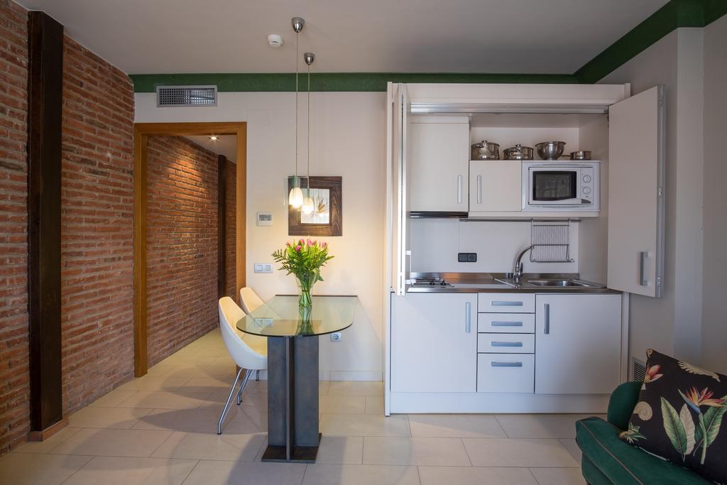 Apartaments Suites Sant Jordi Монбріо-дель-Камп Екстер'єр фото