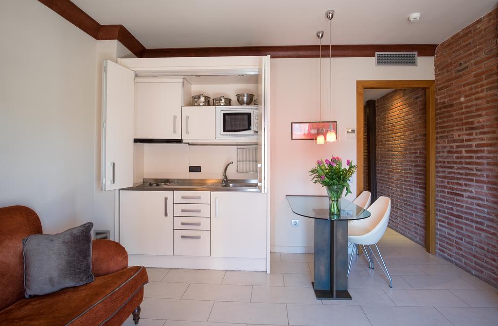 Apartaments Suites Sant Jordi Монбріо-дель-Камп Екстер'єр фото