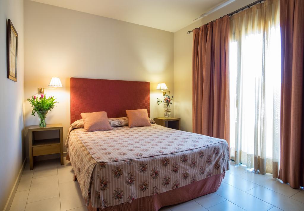 Apartaments Suites Sant Jordi Монбріо-дель-Камп Екстер'єр фото